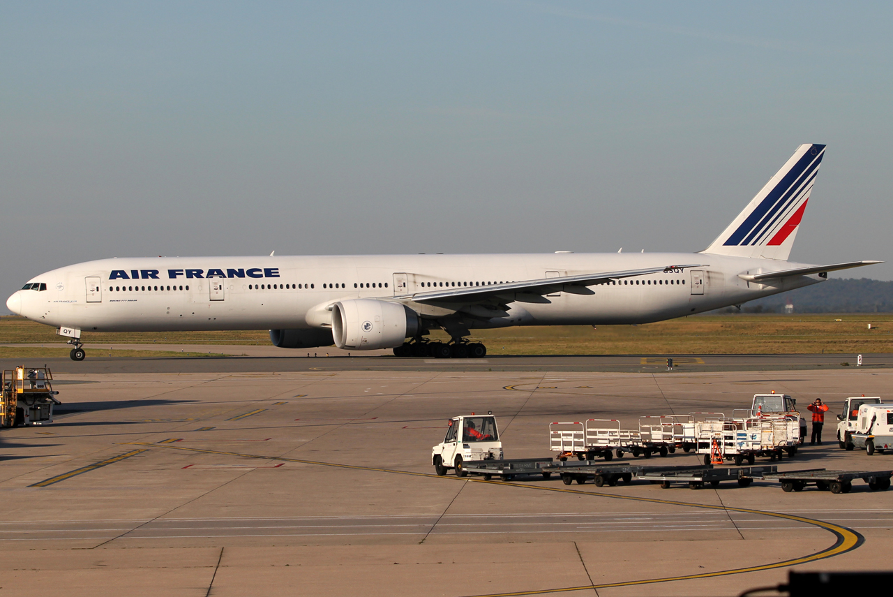 F-GSQY (cn 35678) Boeing 777-328ER