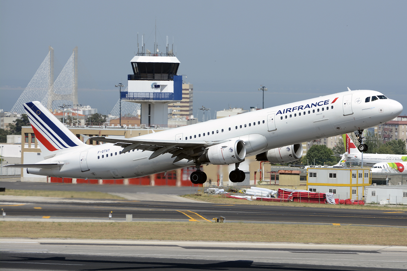 F-GTAY (4251) 2010 Airbus A321-212