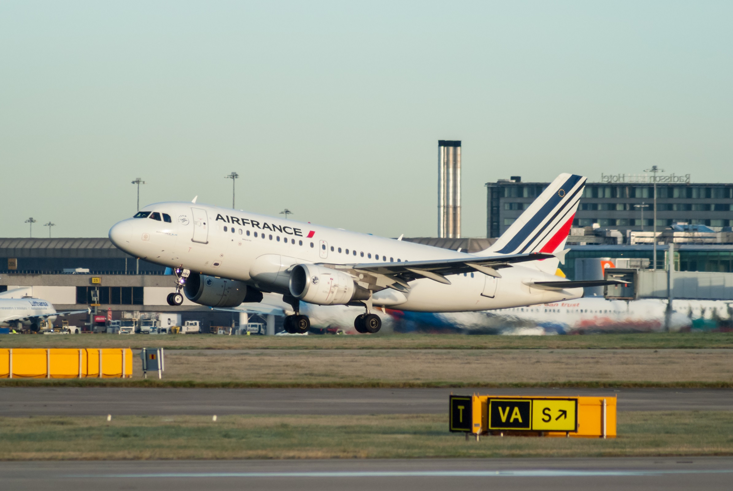 F-GRHH (1151) 1999 Airbus A319-111