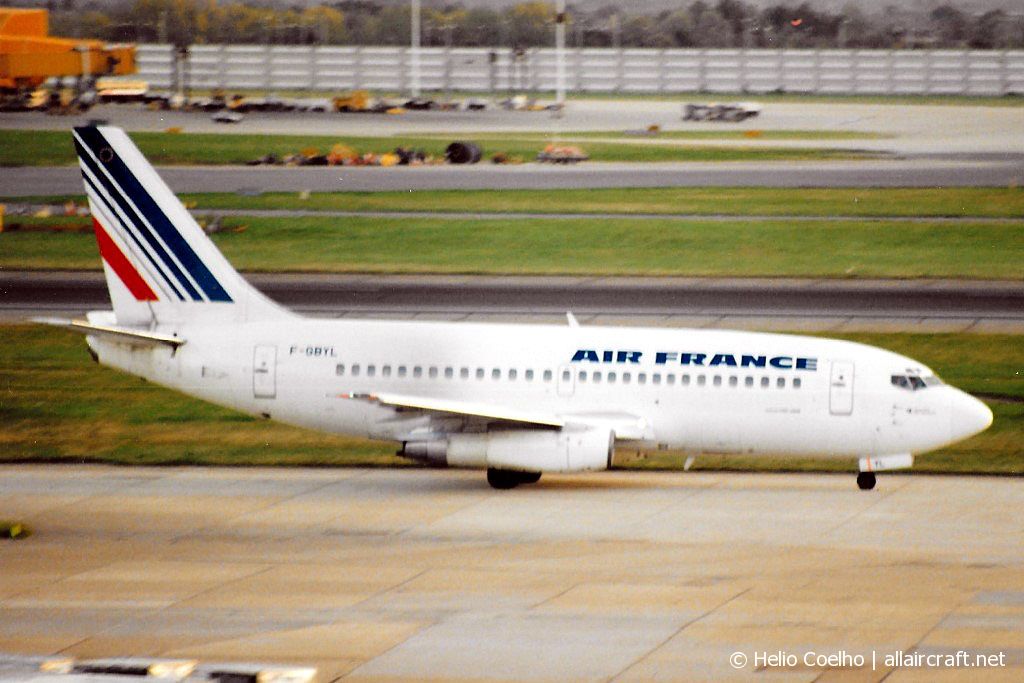 F-GBYL (cn 23011) Boeing 737-228Adv