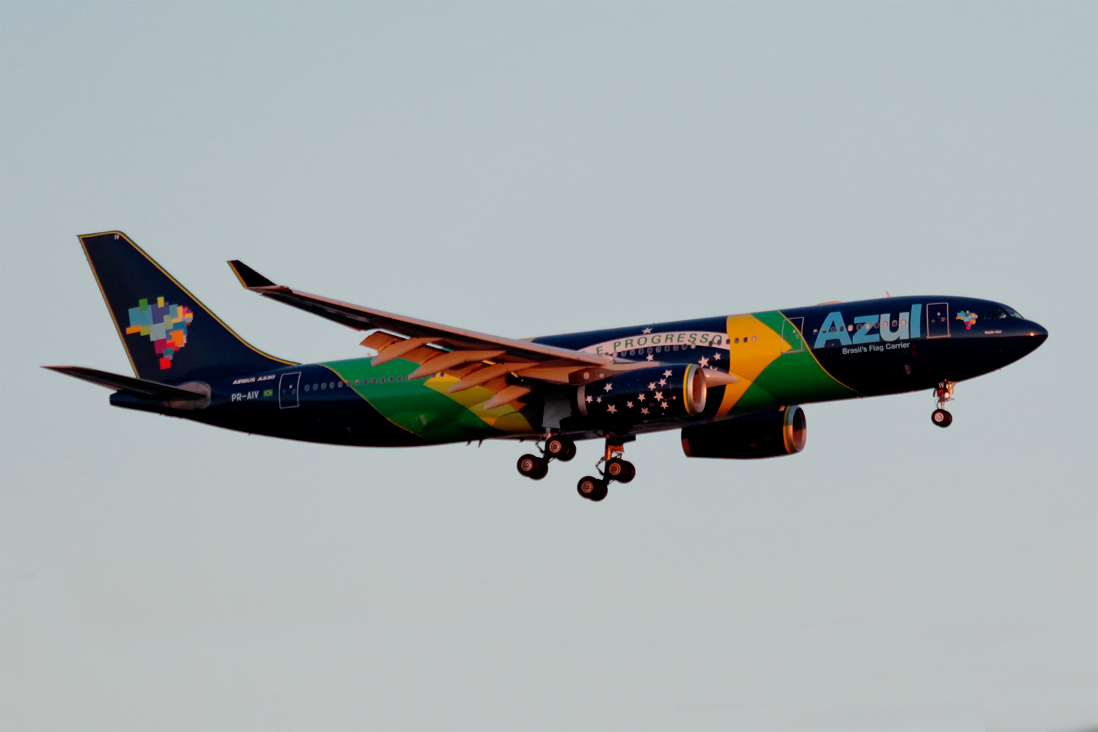 PR-AIV, (cn 532), Airbus A330-243