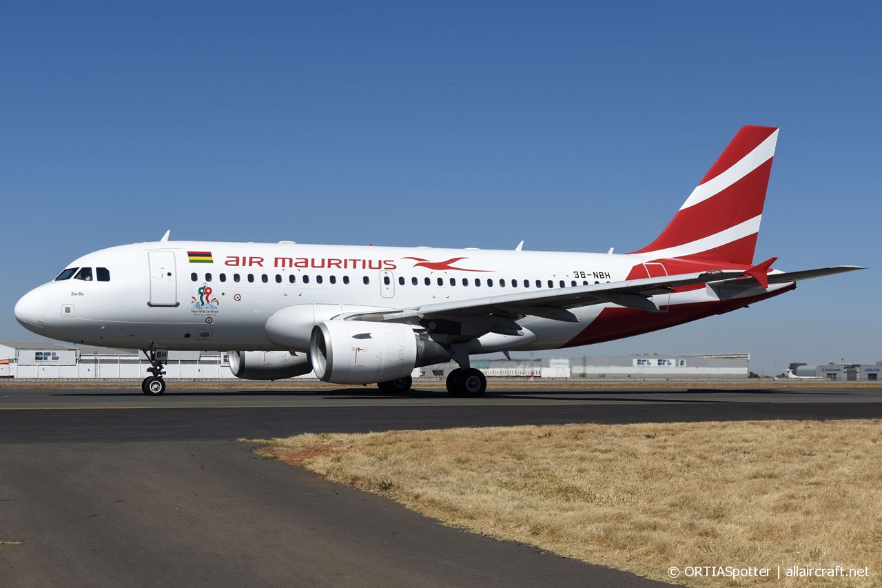 3B-NBH (cn 1936) Airbus A319-112