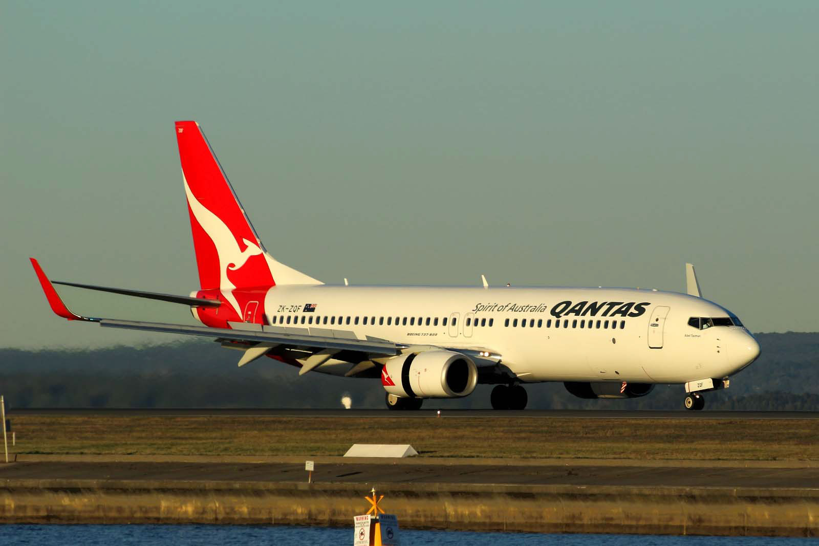 ZK-ZQF · Boeing 737-838(WL) · (SYD / YSSY)