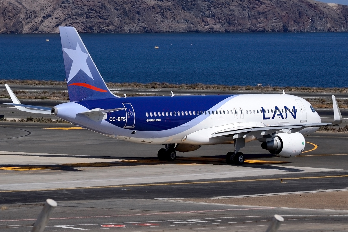 CC-BFS (5818) 2013 Airbus A320-214WL