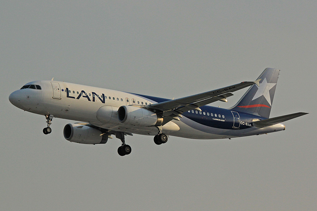CC-BAK · Airbus A320-233 · (GRU / SBGR)