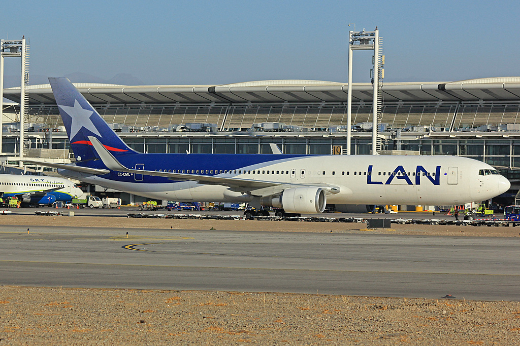 CC-CML, (cn 28206), Boeing 767-3Q8/ER