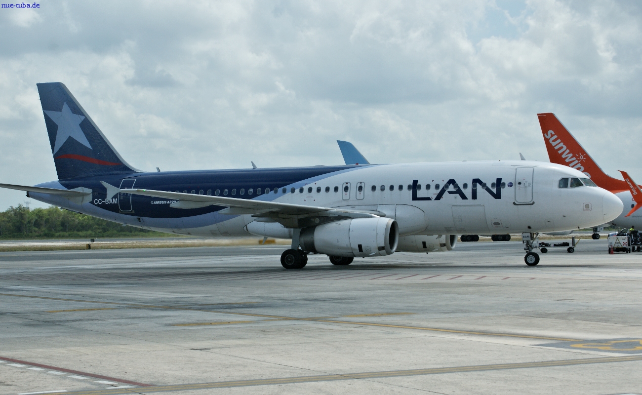 CC-BAM (4697) 2011 Airbus A320-233
