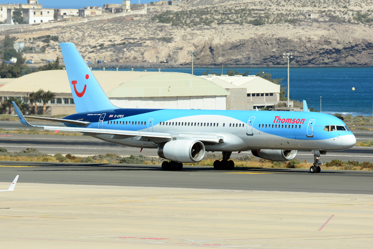 G-CPEV (29943) 1999 Boeing 757-236(WL)