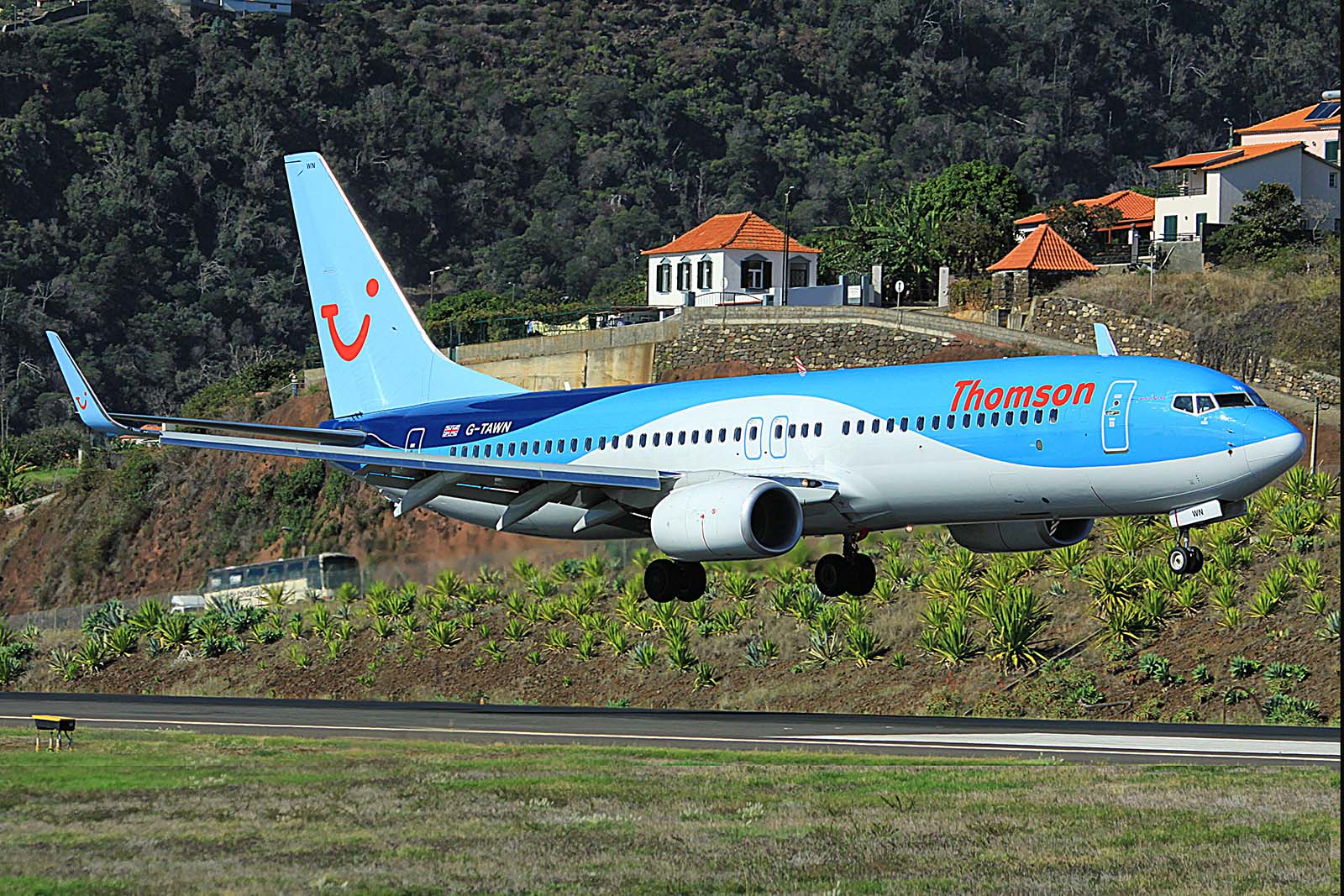 G-TAWN (37251) 2013 Boeing 737-8K5(WL)