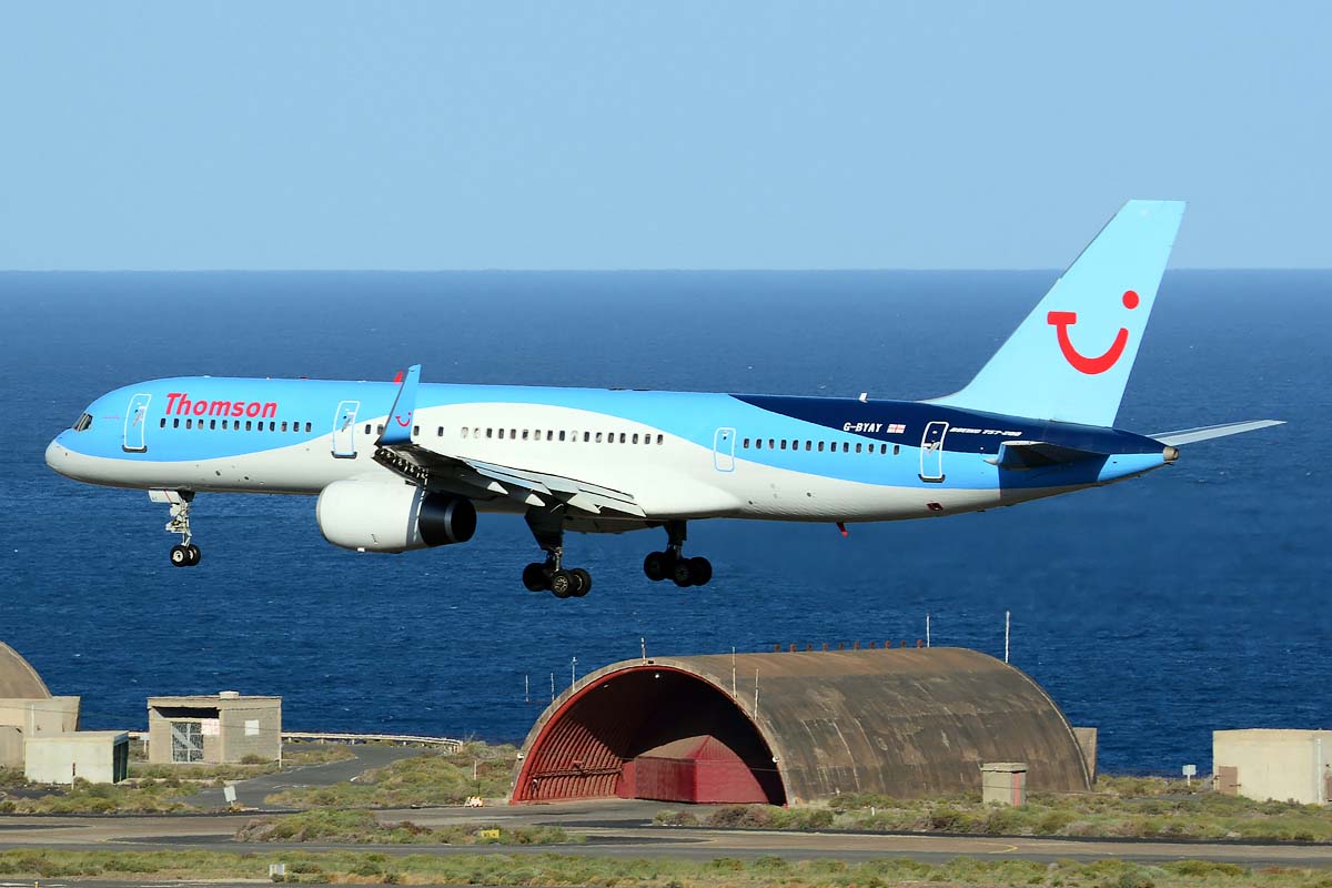 G-BYAY (28836) 1999 Boeing 757-204(WL)