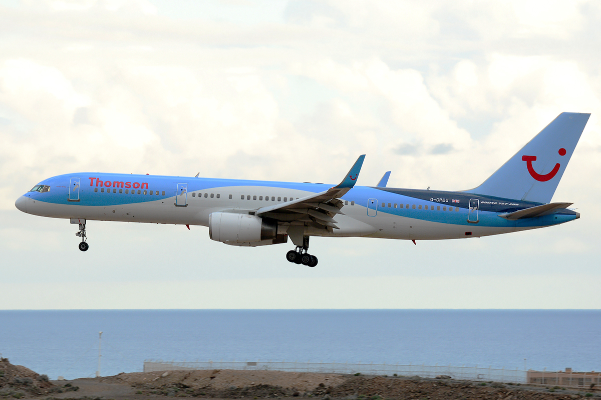 G-CPEU (029941) Boeing 757-236