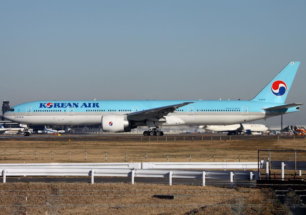 HL8218 (37649) 2011 Boeing 777-3B5ER