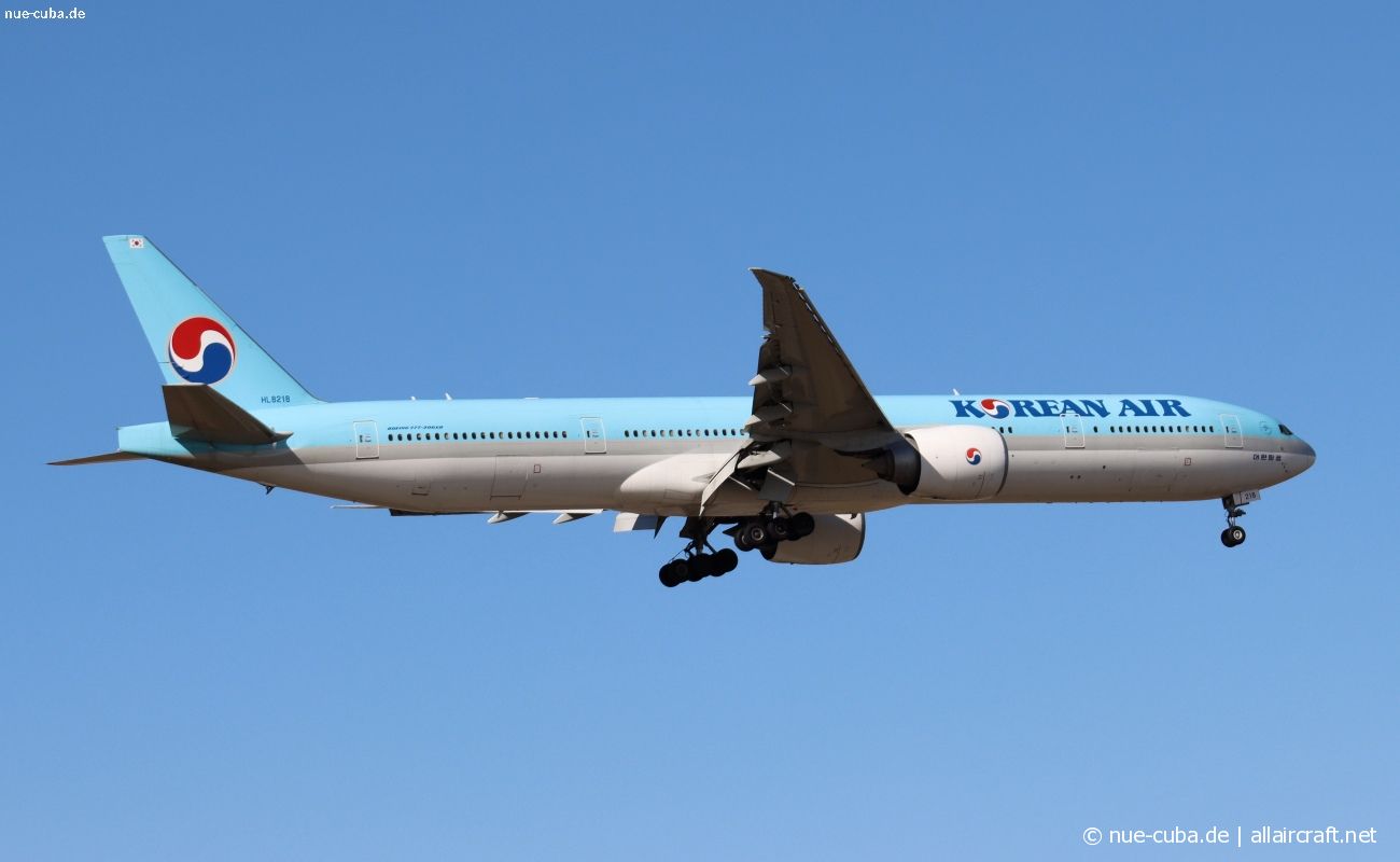HL8218 (37649) 2011 Boeing 777-3B5ER