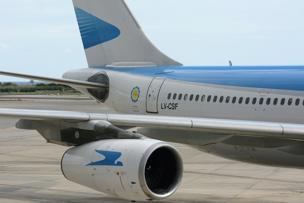 LV-CSF (cn 0128) Airbus A340-313