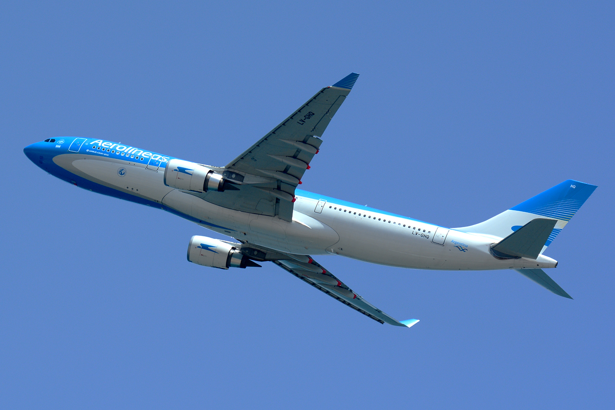 LV-GHQ (1737) 2016 Airbus A330-202