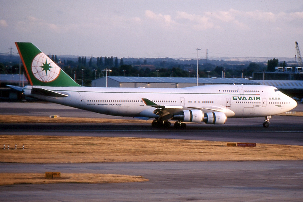 N405EV, (cn 27142), Boeing 747-400M