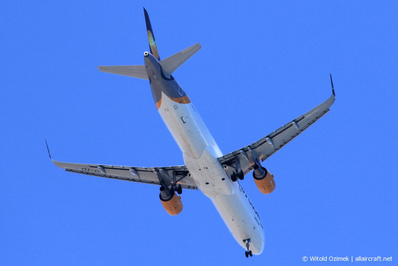 OY-TCI (6468) 2015 Airbus A321-211(WL)