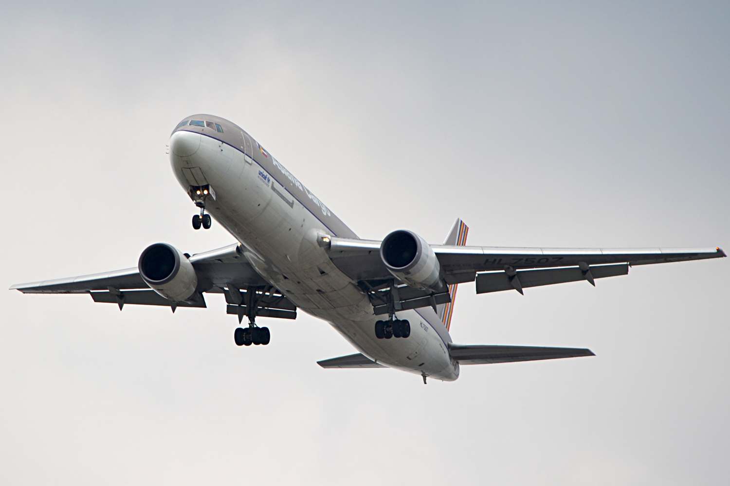 HL7507 (cn 25761) Boeing 767-38EFER