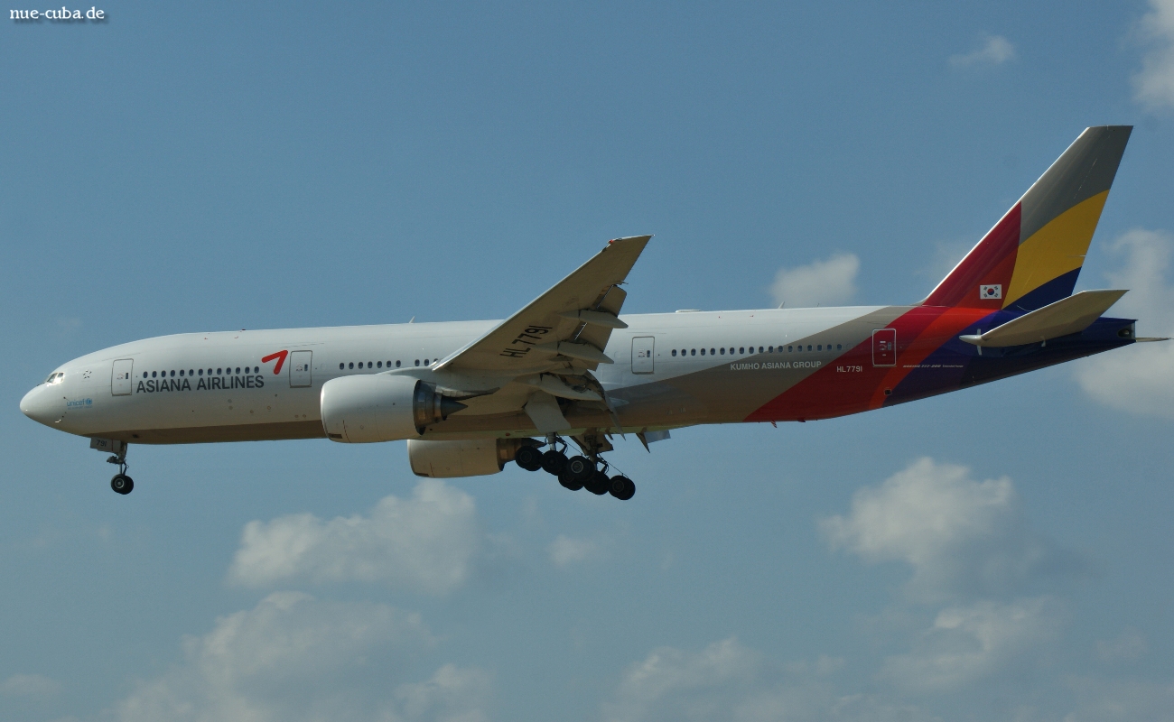 HL7791 (cn 35525) Boeing 777-28EER