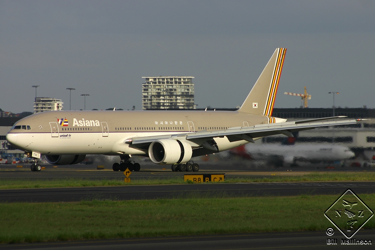 HL7732 · Boeing 777-28E/ER · (SYD / YSSY)