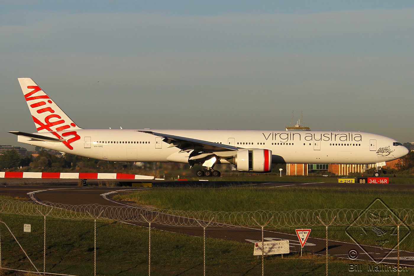 VH-VPE (37939) 2009 Boeing 777-3ZG(ER)