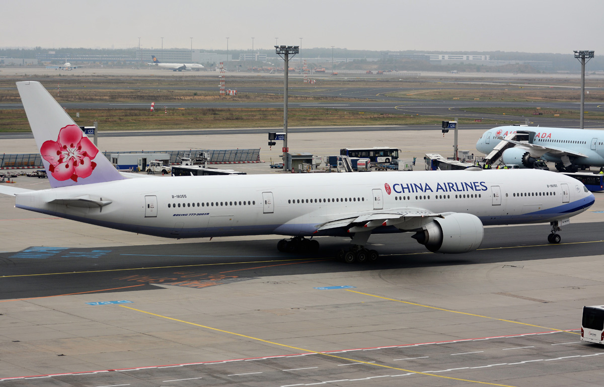 B-18055, (cn 41823), Boeing 777-36N/ER