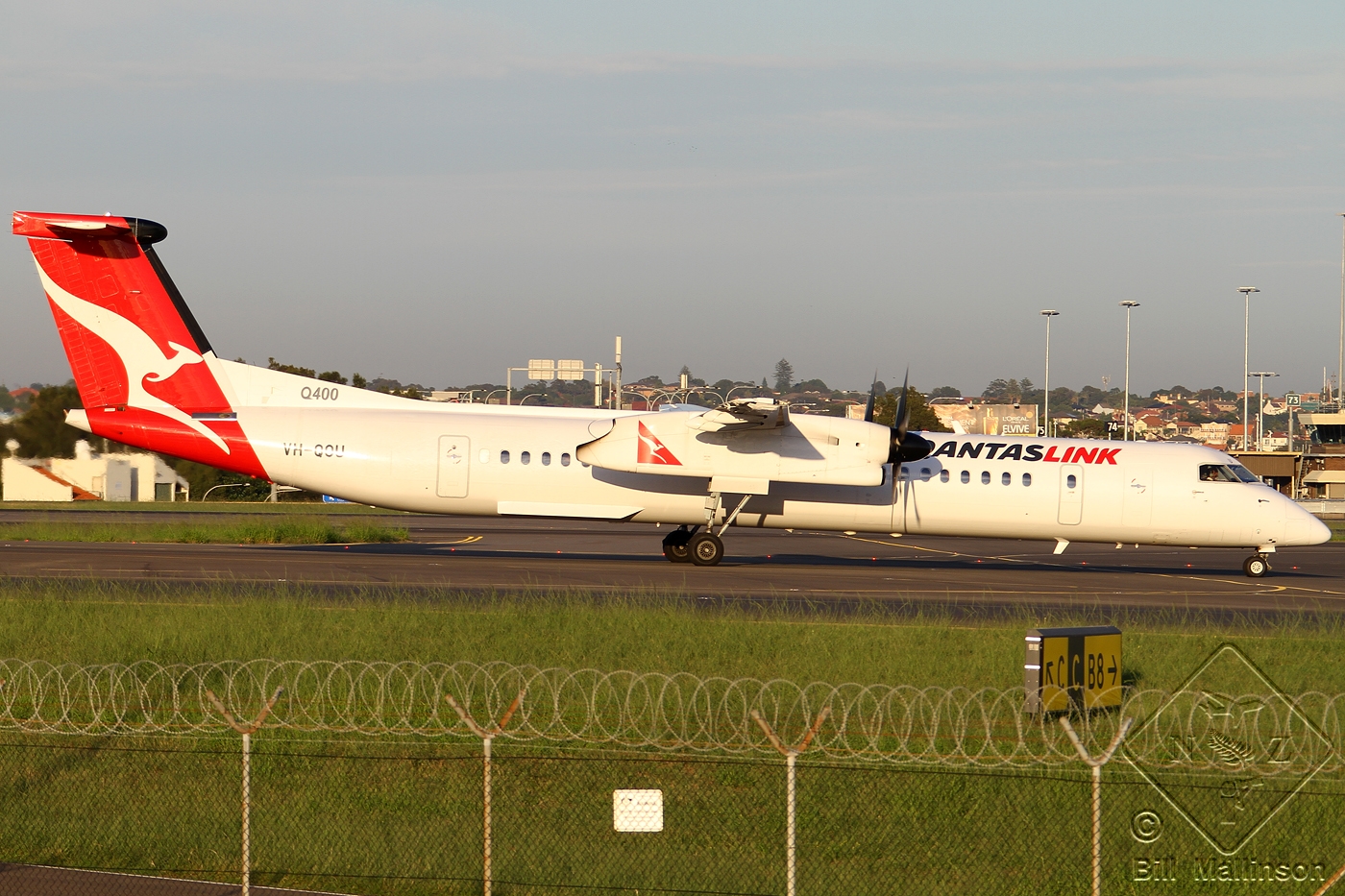 VH-QOU (4275) 2009 Bombardier Dash 8-Q402