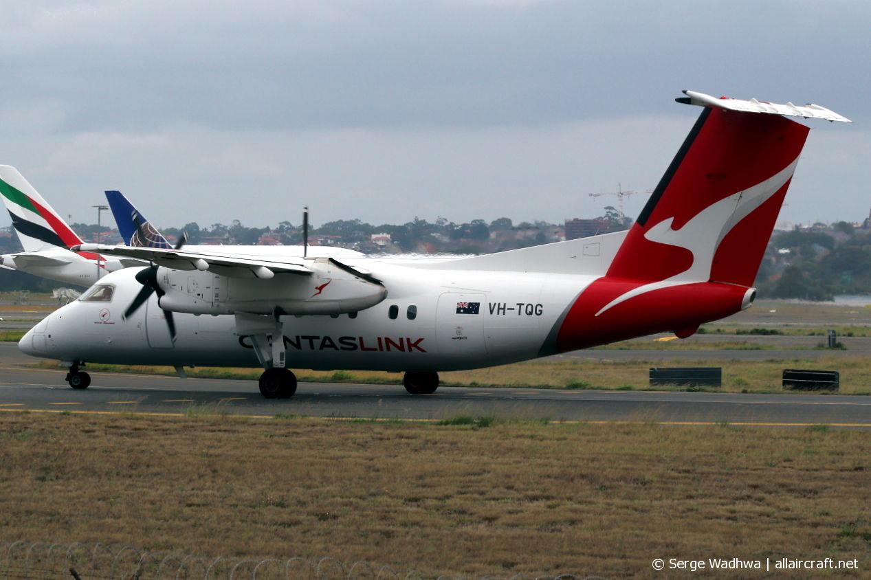 VH-TQG (430) Bombardier Dash 8 201