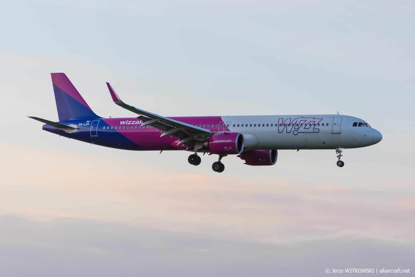 HA-LZR (10889) 2022 Airbus A321-271NX