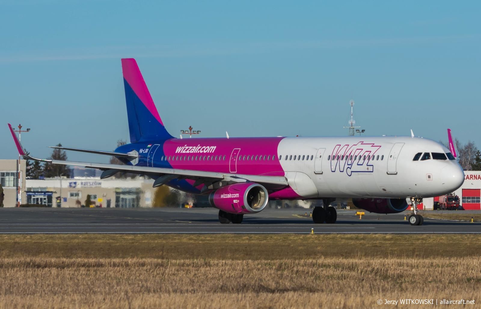 HA-LXR (7647) 2017 Airbus A321-231