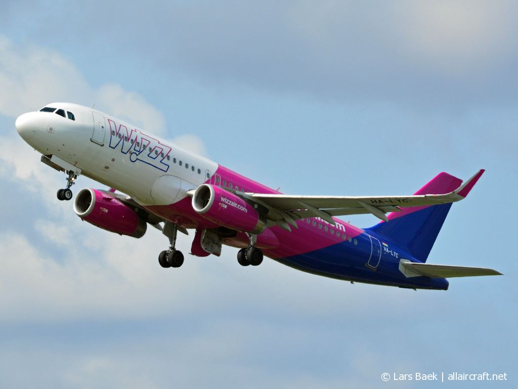 HA-LYC (6098) 2014 Airbus A320-232(WL)