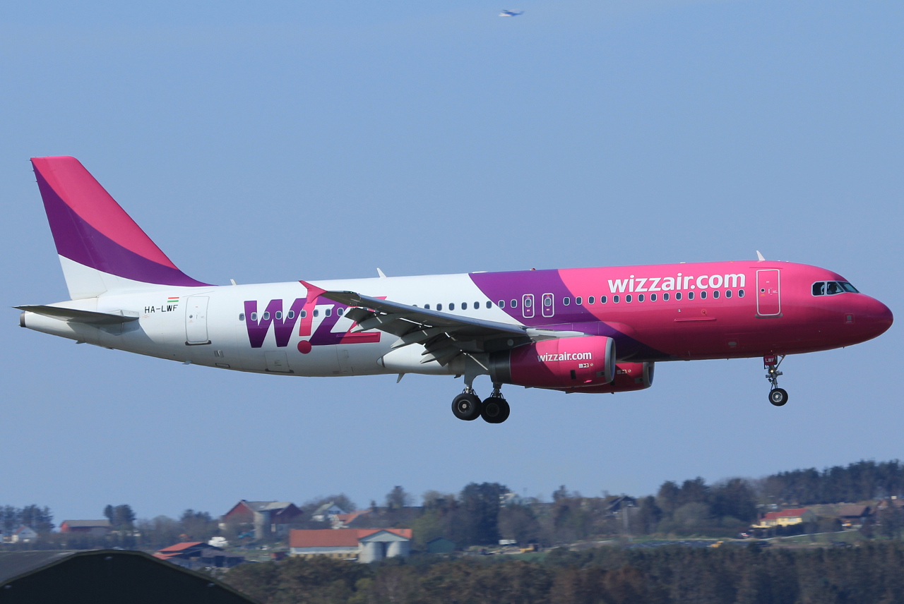 HA-LWF (3562) 2008 Airbus A320-232