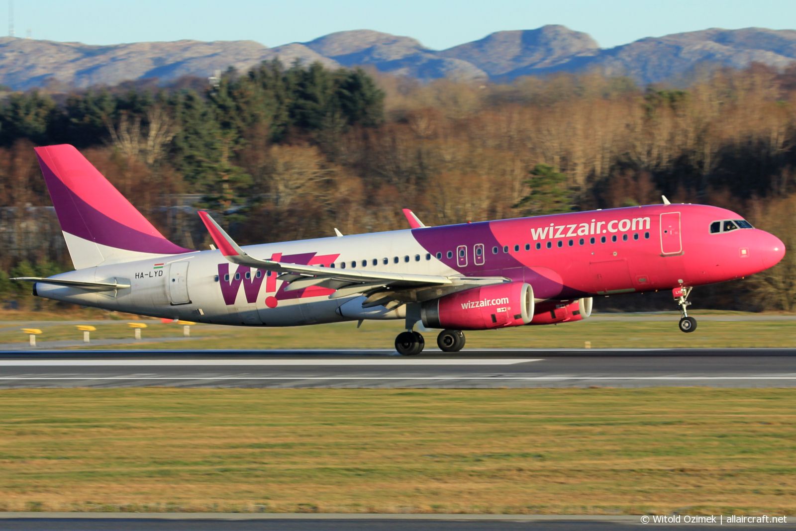 HA-LYD (6115) 2014 Airbus A320-232(WL)