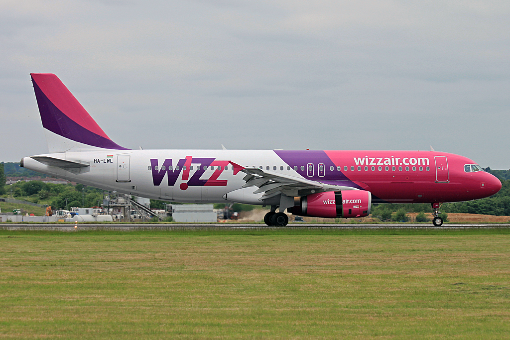 HA-LWL, (cn 4736), Airbus A320-232