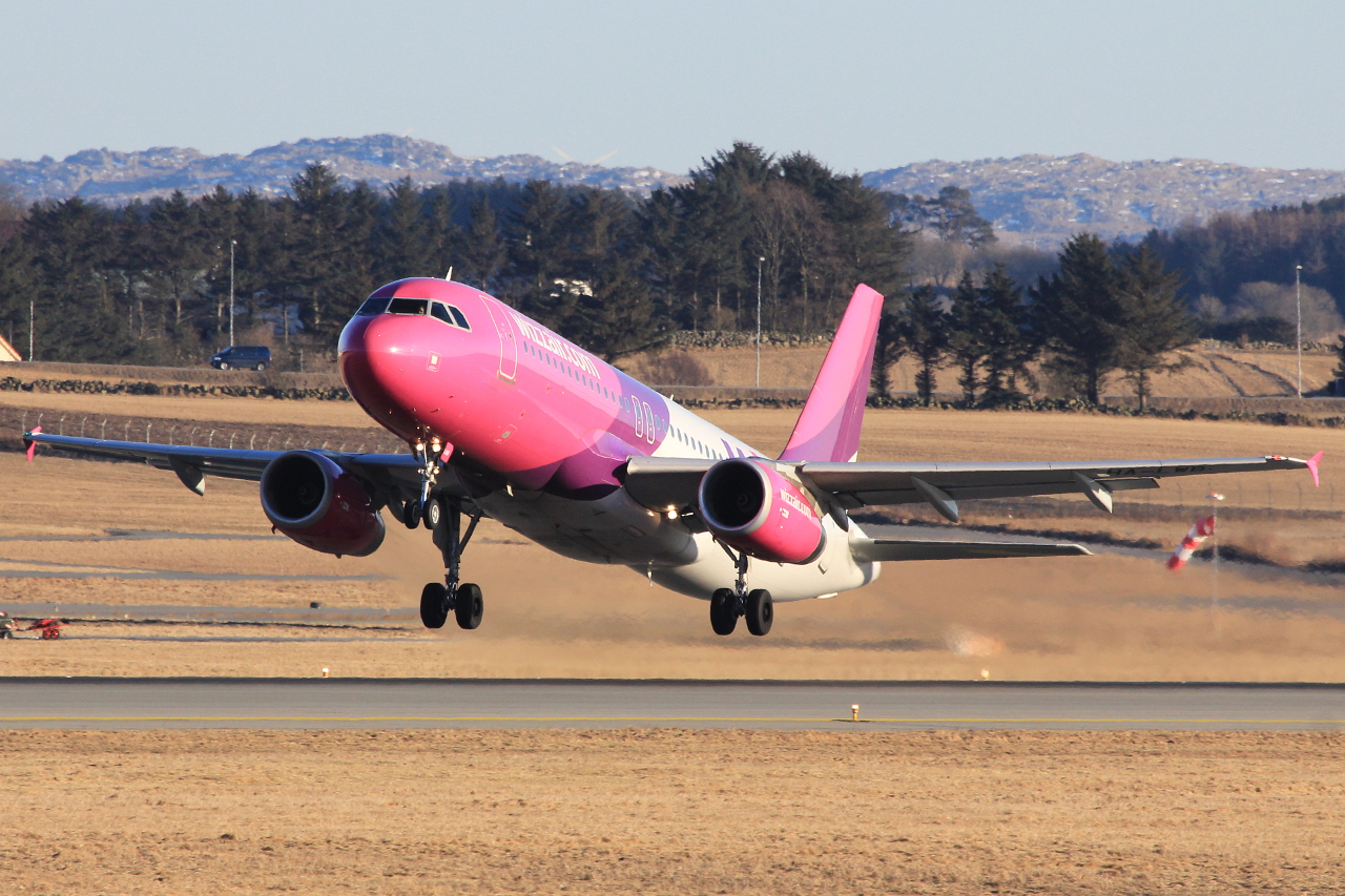 HA-LWB, (cn 4246), Airbus A320-232