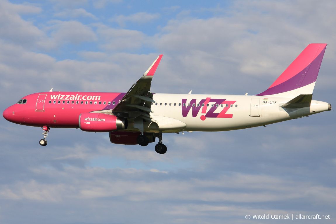 HA-LYF (6195) 2014 Airbus A320-232(WL)