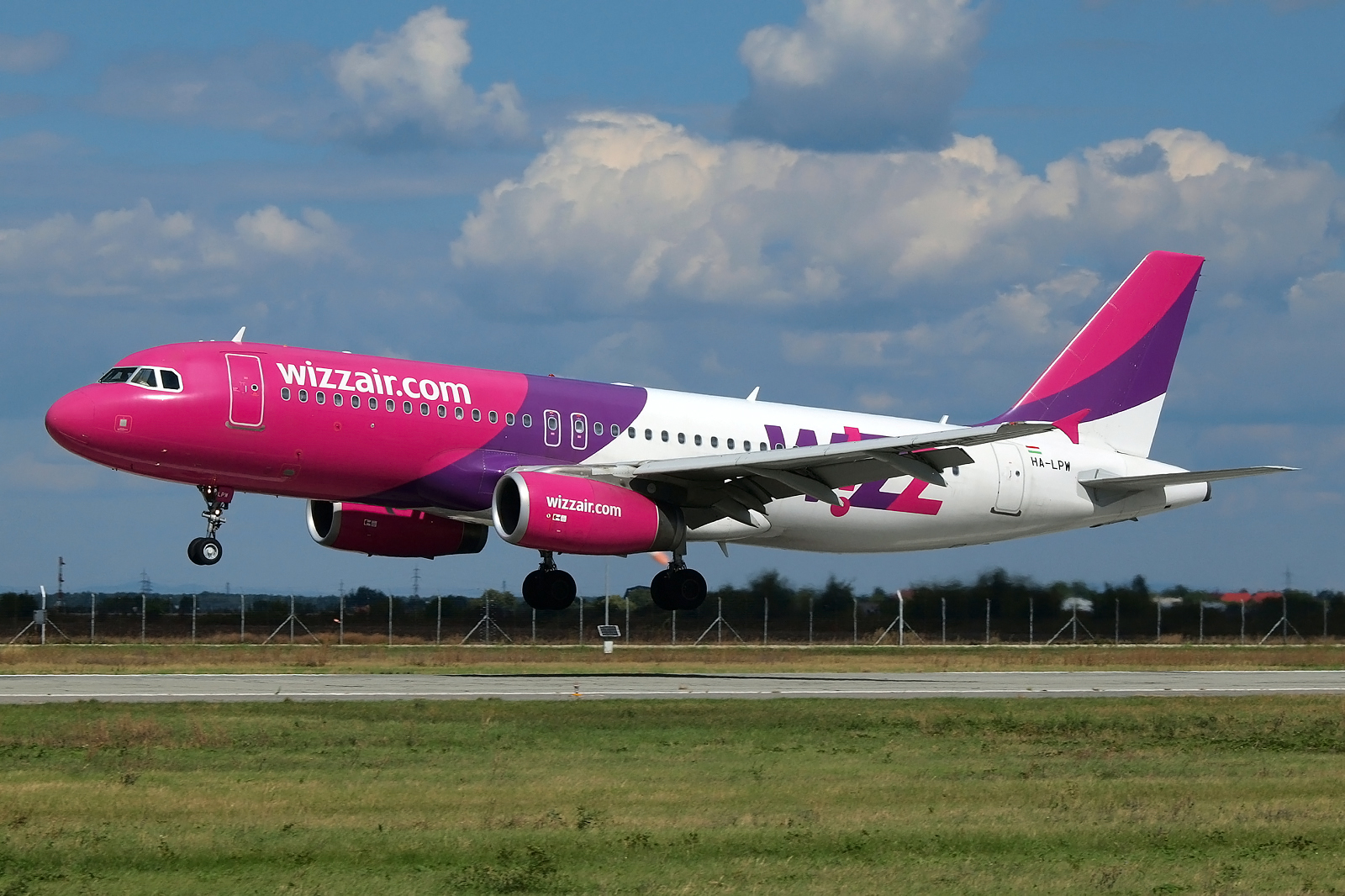 HA-LPW, (cn 3947), Airbus A320-232