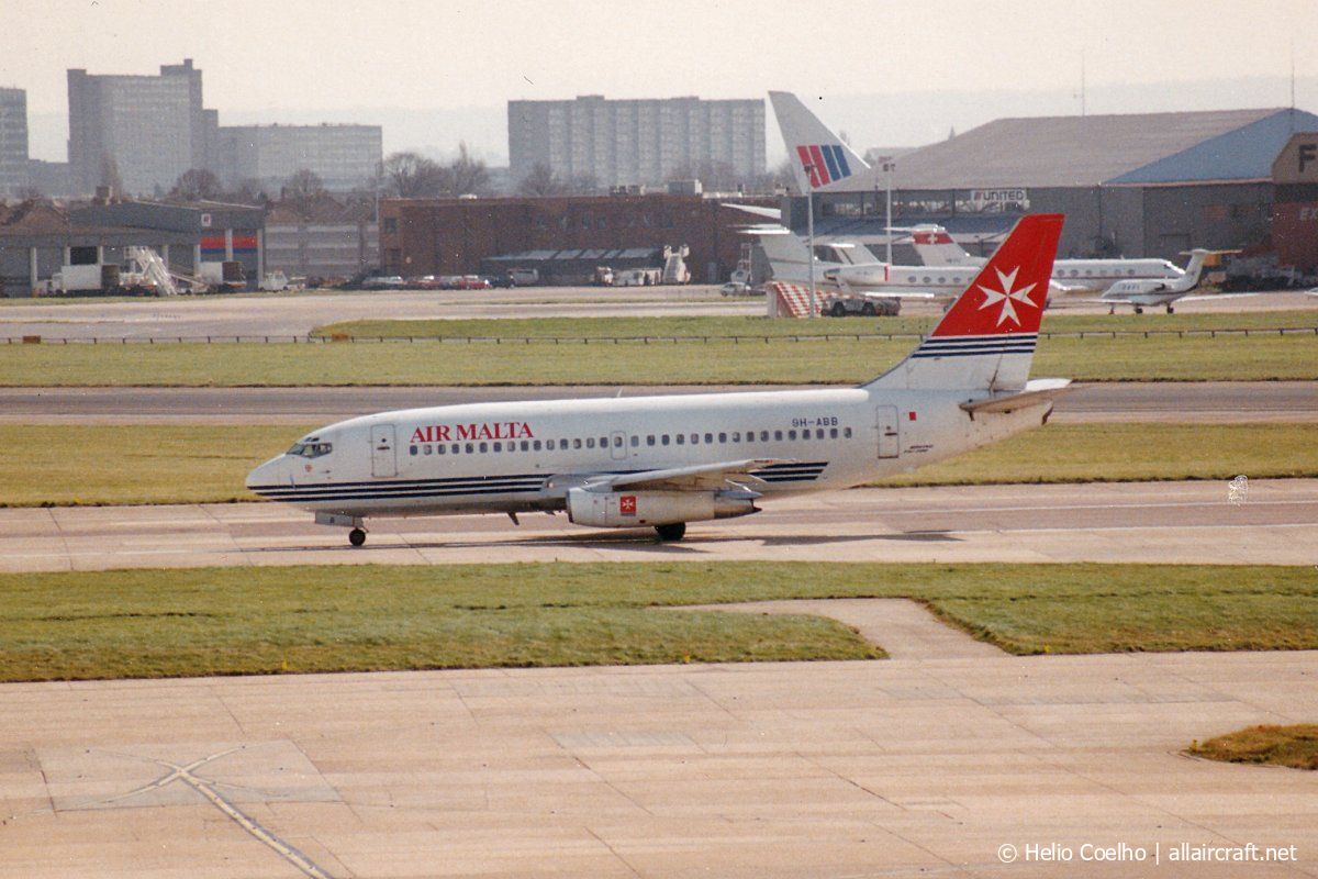 9H-ABB (23039) 1983 Boeing 737-2Y5(A)