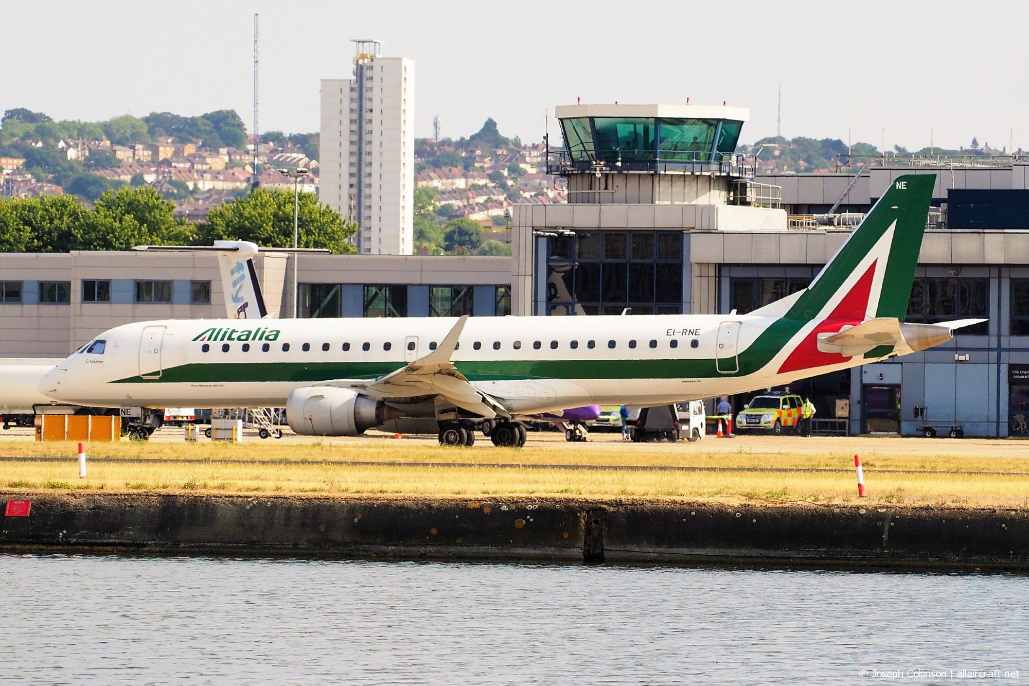 EI-RNE (cn 19000520) Embraer 190-100STD