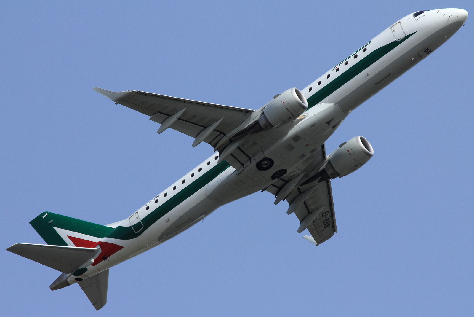 EI-RNB · Embraer 190-100LR · (FCO / LIRF)