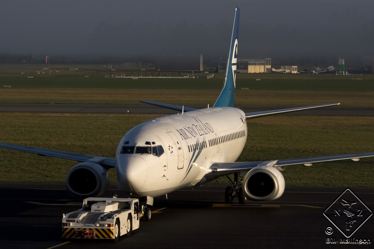 ZK-NGG (cn 25606) Boeing 737-319