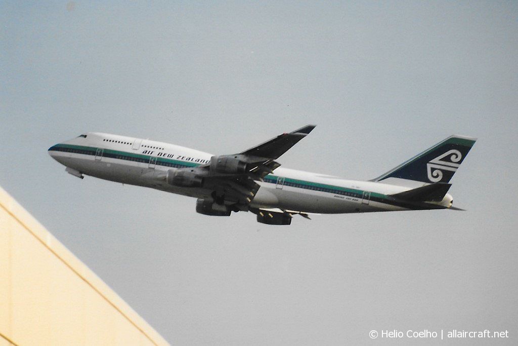 ZK-NBT (cn 24855) Boeing 747-419