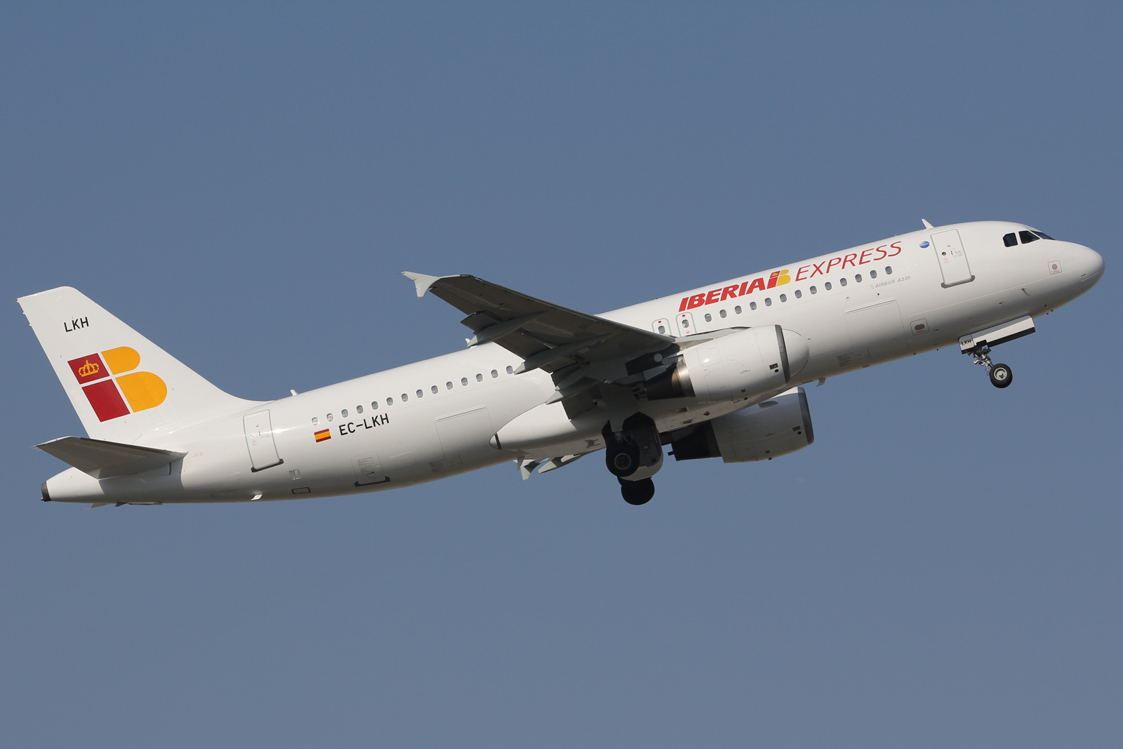 EC-LKH (1101) 1999 Airbus A320-214