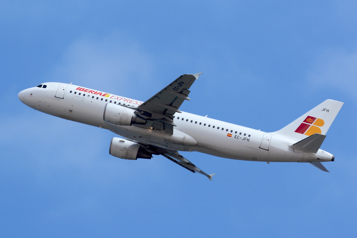 EC-JFH (2104) 2003 Airbus A320-214