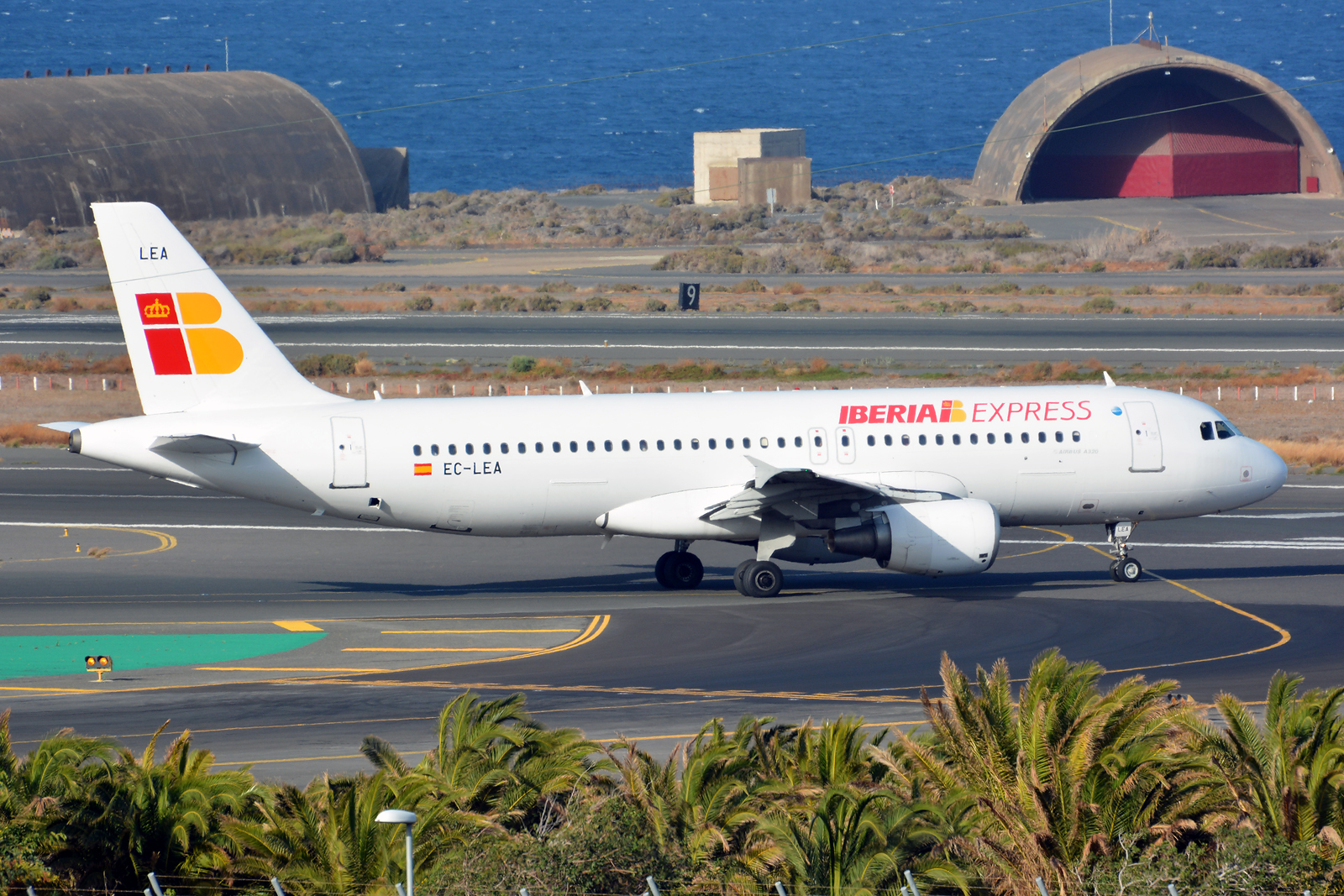 EC-LEA (1099) 1999 Airbus A320-214