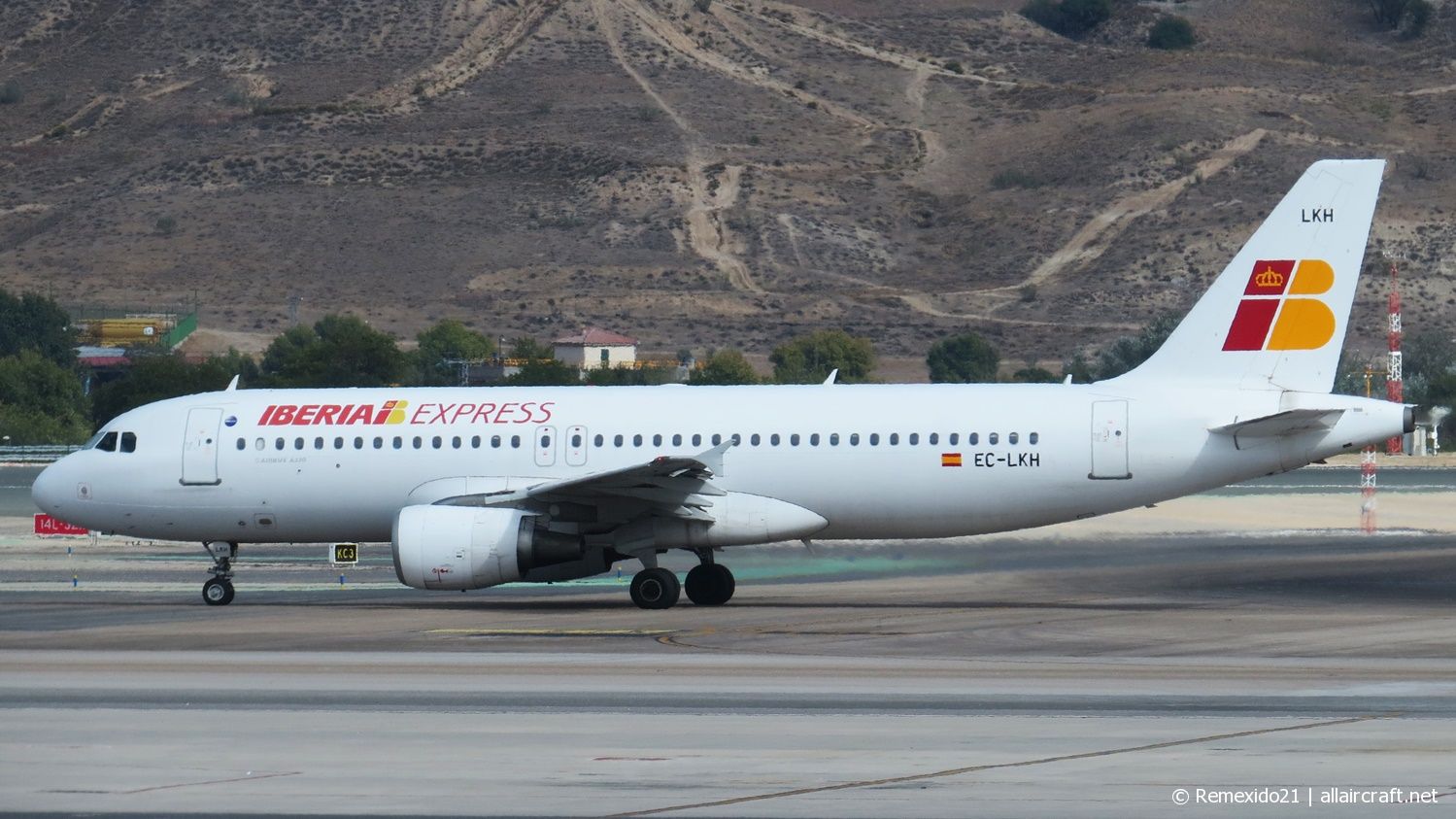 EC-LKH (1101) 1999 Airbus A320-214