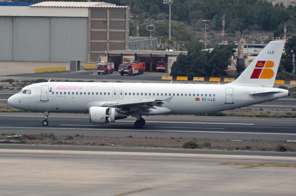 EC-LLE (1119) 1999 Airbus A320-214