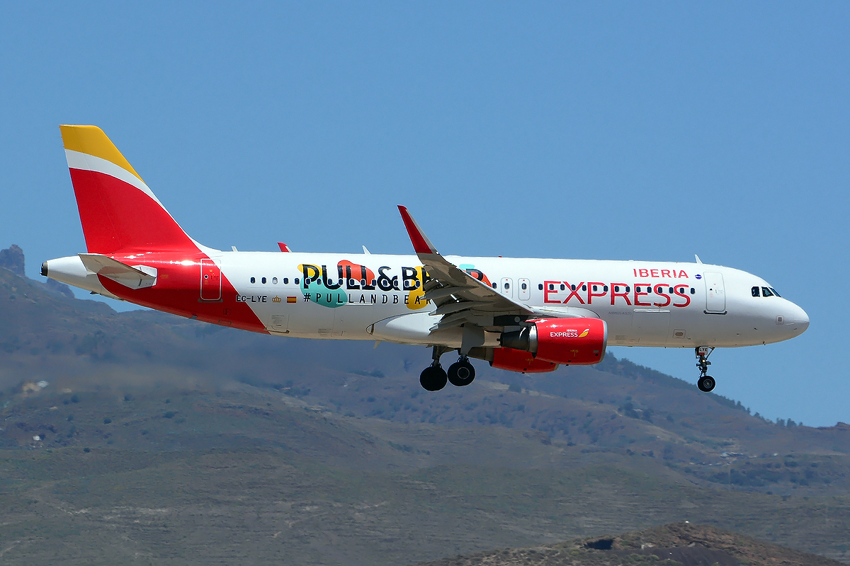 EC-LYE (5729) 2013 Airbus A320-216(WL)