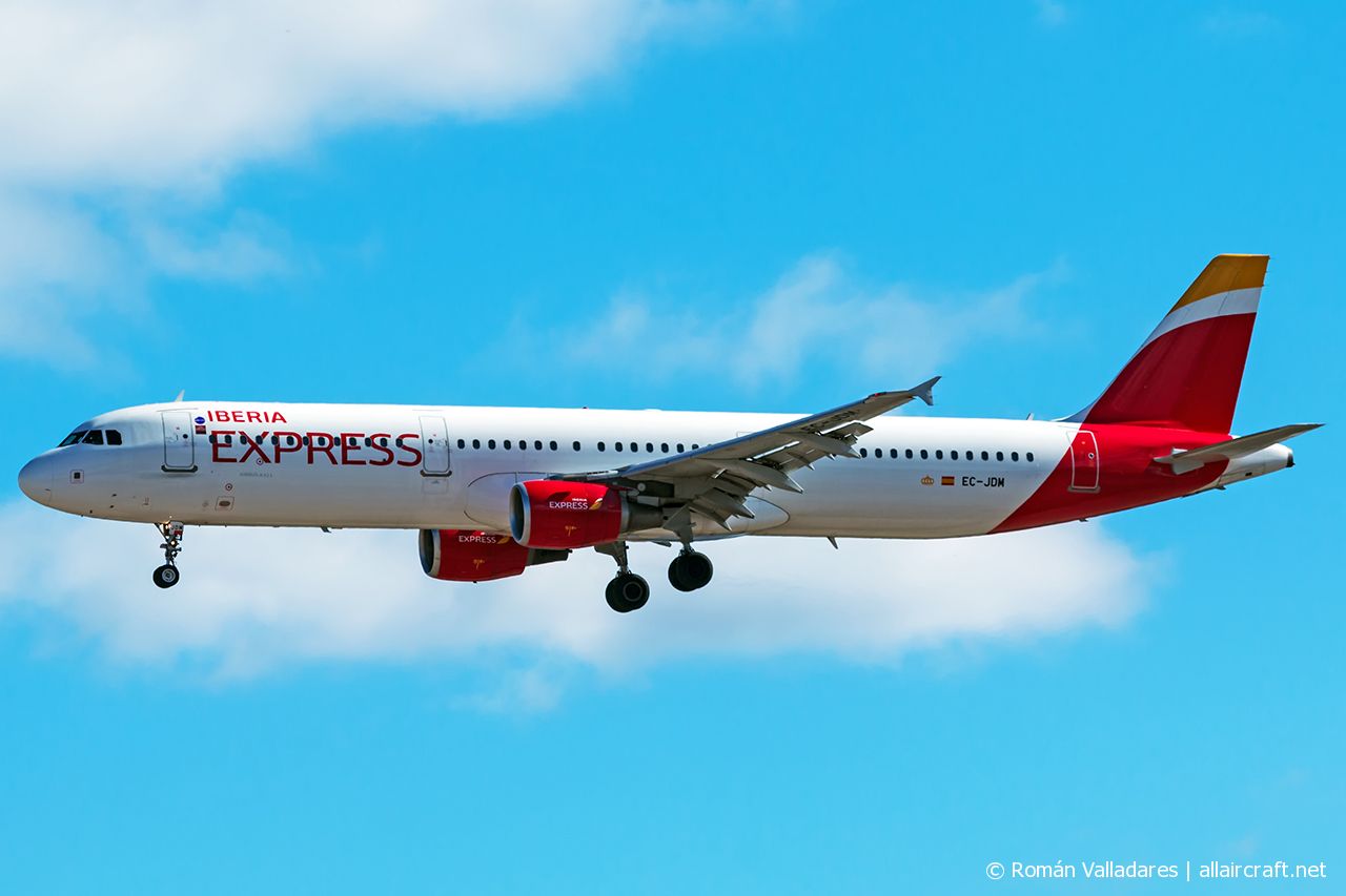 EC-JDM (2357) 2004 Airbus A321-213