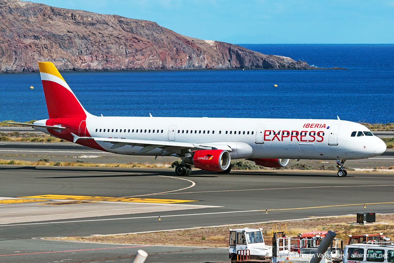 EC-JDM (2357) 2004 Airbus A321-213